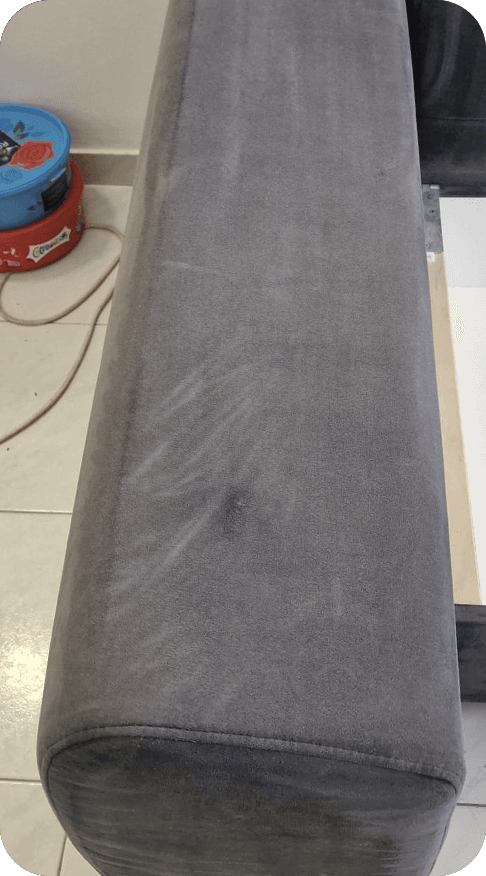 Braço de Sofá Limpo